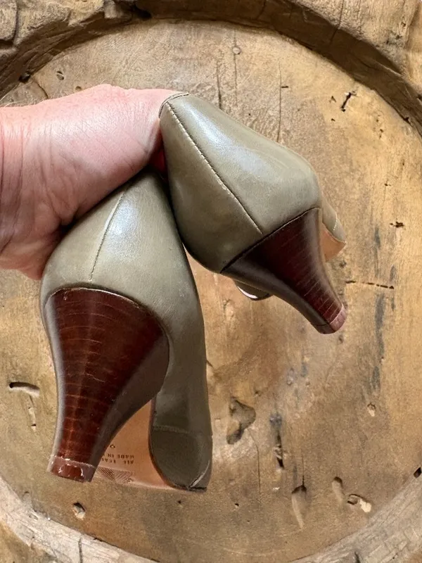 Vintage Evan Picone taupe peep toe women's pump heels retro made in Italy size 9 - Image 4