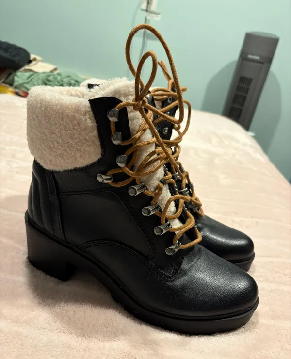Black Boots - Image 2