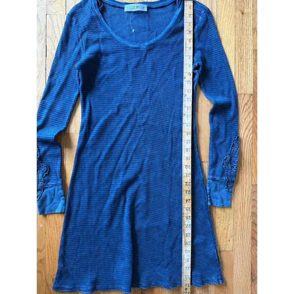 Able Bohemian Textured Knit Thermal Dress With‎ Embroidered Floral Applique S - Image 3