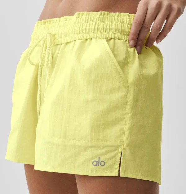 Alo Yoga Alumni Short Sunshine XS - Image 2