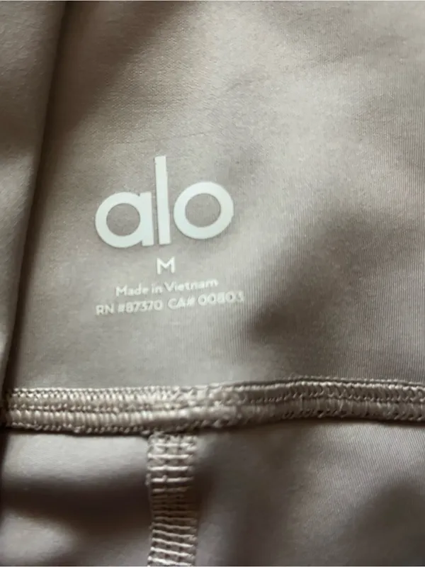 ALO YOGA High-Waist Airlift Short 3" High Compression Shiny Beige Taupe size M - Image 3