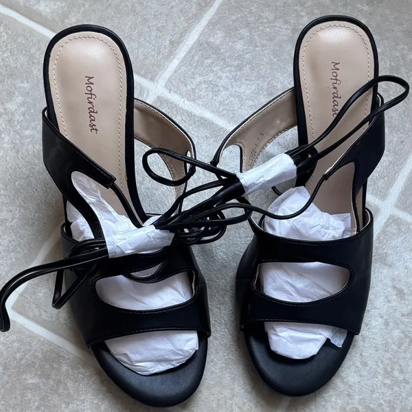 Elegant Black Strappy Heels Size 7.5 - Image 4