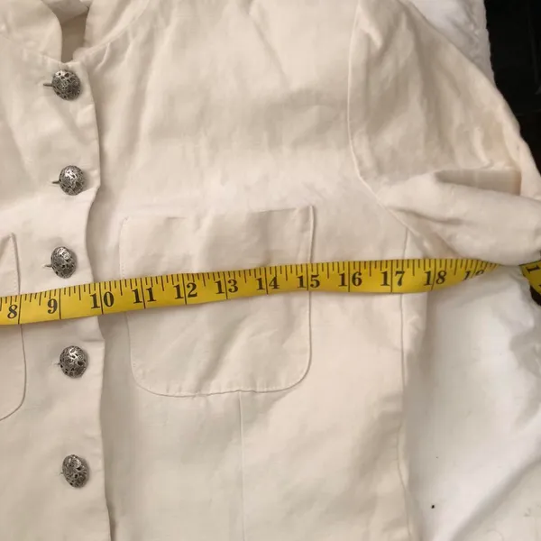 70s Cream-white cottagecore vintage fitted button-up down blazer blouse top w/ removable shoulder pads Size 6/S fits true to size Measurements in pics - Image 3