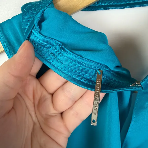 Elie Tahari Sleeveless Keyhole Cutout Wrap Blouse Sz M Teal Lightweight Evening‎ - Image 4