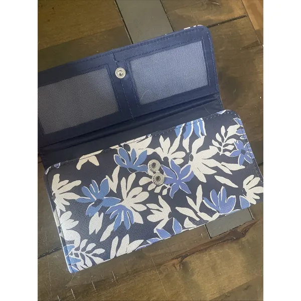 Nautica Floral‎ RFID Trifold Wallet Womens Size OS Blue Vegan Leather Clutch - Image 3