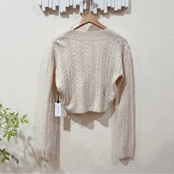 ASTR The Label Cream Cable Knit Twist Front Cropped Sweater Small NWT - Image 9