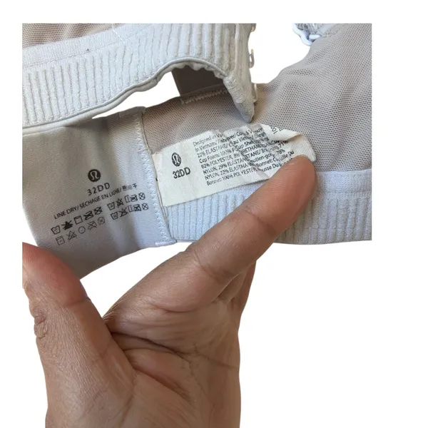 Lululemon Sports Bra 32DD Gray Adjustable Cross Back Excellent Condition - Image 3