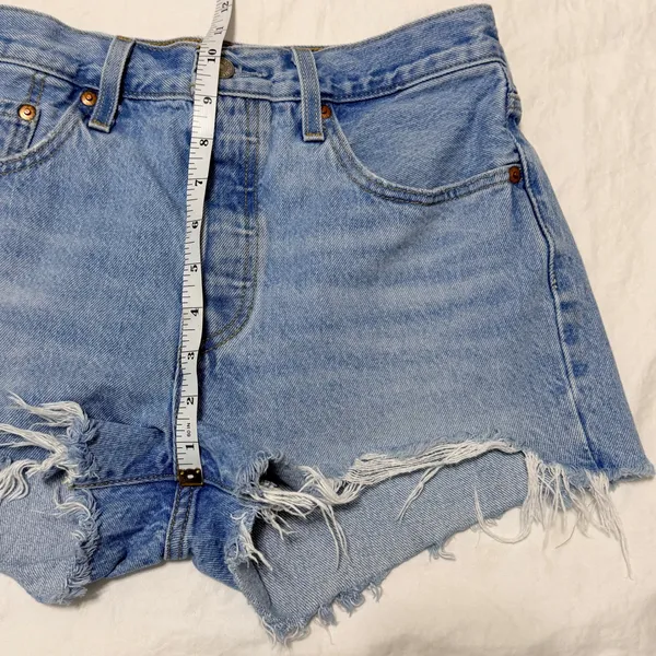 Levi's 501 Distressed Cutoff Denim Shorts Ripped Light Wash Womens Size 28 - Image 13