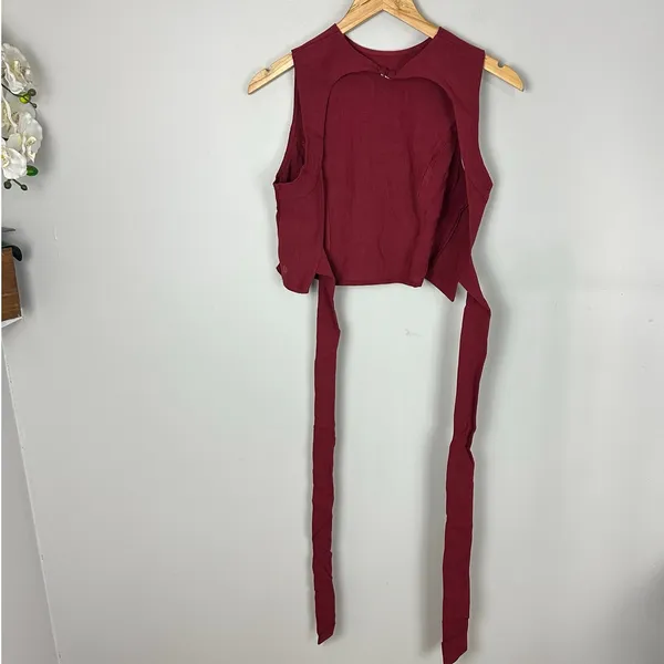 Halara Open Tie Back Burgundy Rayon Athletic Top Size Small Yoga Pilates - Image 4