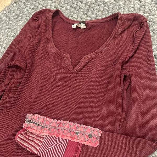 We‎ the Free Maroon Printed LS V-Neck Size Medium - Image 5
