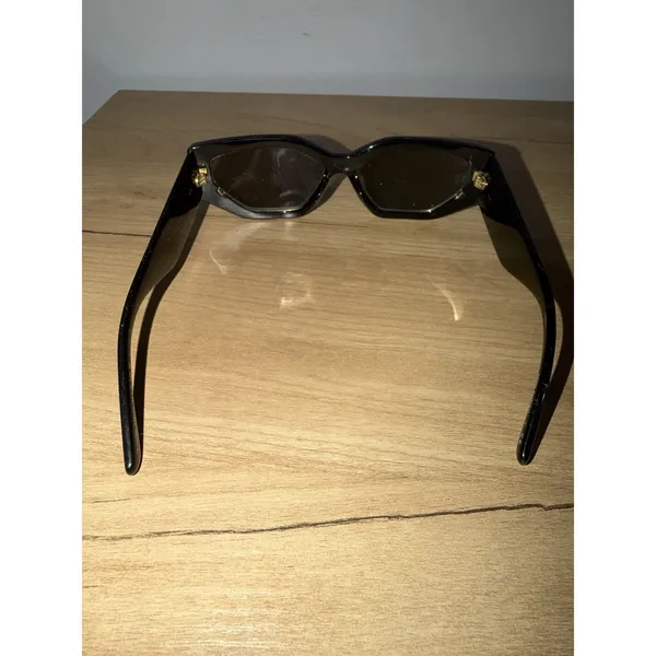 Tory Burch TY9070U Sunglasses Black Gold Dust Bag - Image 4