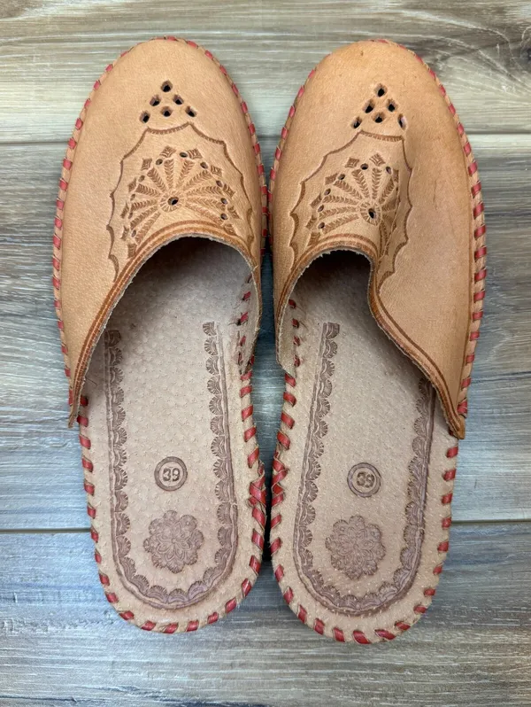 Polish Highlander Style Handcrafted Tan Red Stiching Leather Mule - Size - 39 - Image 3