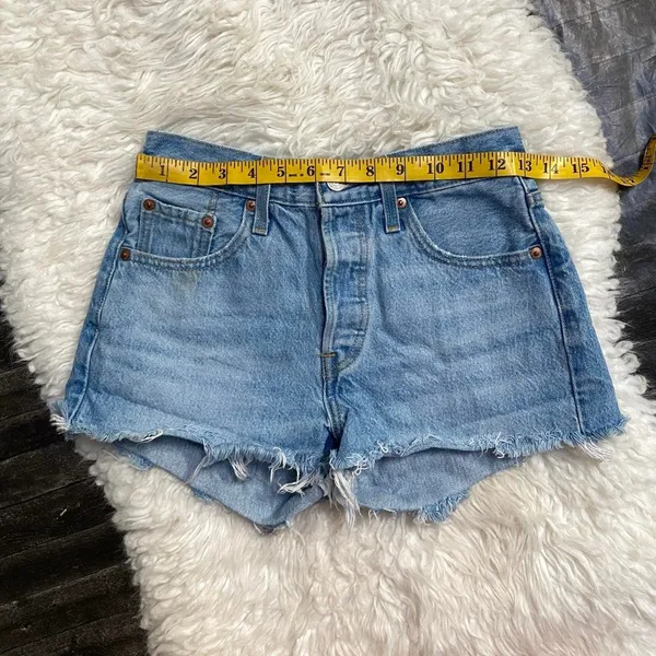 LEVI'S 501 MEDIUM WASH BLUE DENIM SHORTS BUTTON FLY HIGH RISE CASUAL BASIC Y2K - Image 7