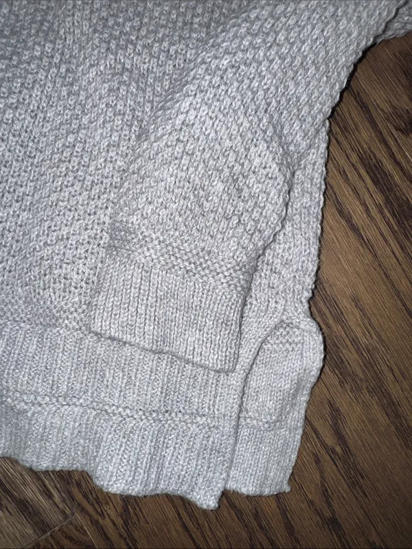 Old Navy Gray Crewneck Knit Sweater size small - Image 4