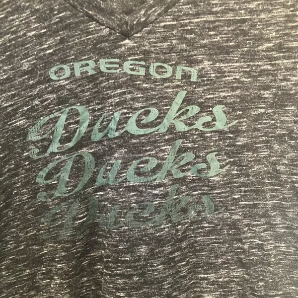FINAL MARKDOWN Campus heritage Oregon ducks t shirt xl - Image 2