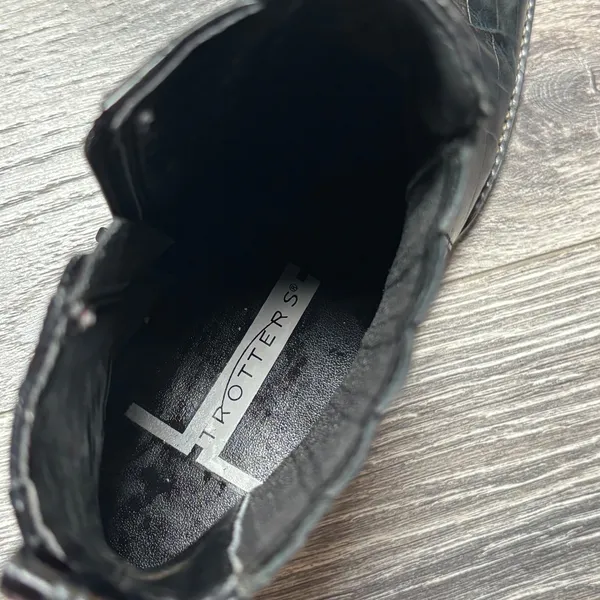 Trotters Black Croc Embossed Booties Square Toe Side‎ Zip Block Heel Size 5M - Image 10