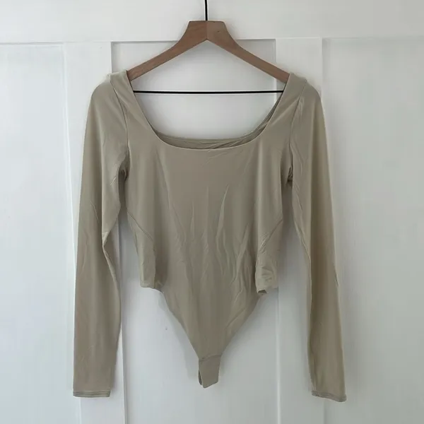LULULEMON Wundermost Ultra-Soft Nulu Square-Neck Long-Sleeve Bodysuit Size M - Image 2