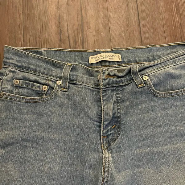 Vintage Levi's® Perfectly Slimming Boot Cut 512 Jeans W30 X L27 Blue Light Wash - Image 2
