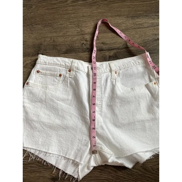 NWOT Womens Levis 501 white cut off denim shorts high rise 2.5in inseam size 32‎ - Image 7