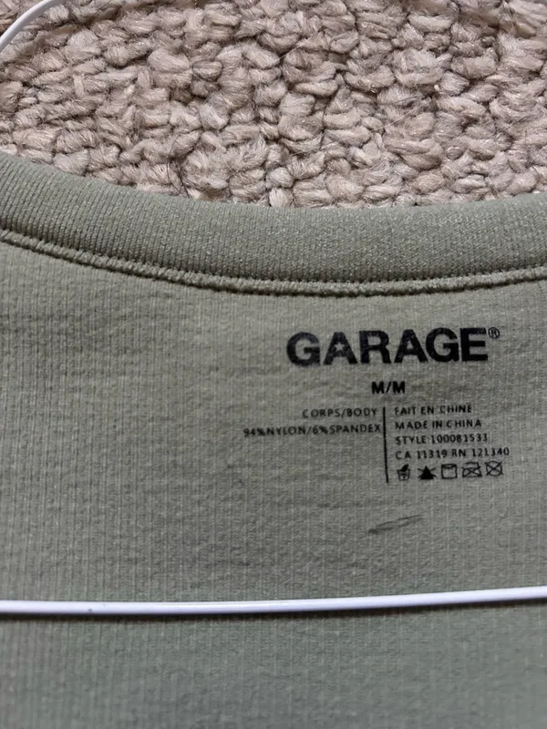 Garage V-Nexk Cropped T-Shirt - Image 4