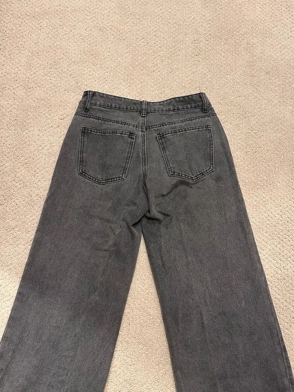 Edikted Low-Rise Straight Leg Jeans - Image 4