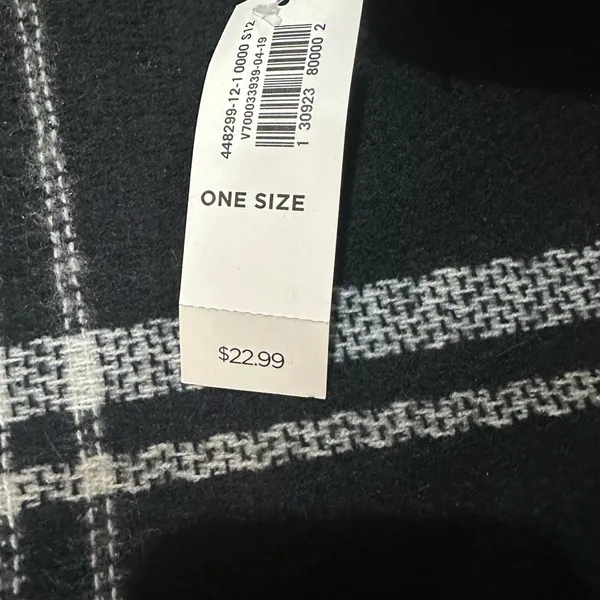 Old Navy Classic Black and White Checkered Scarf - Image 3