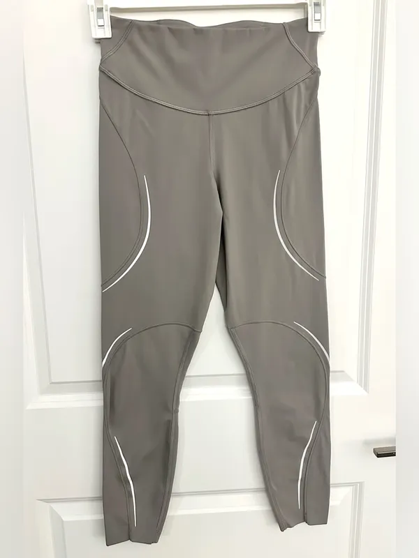 Lululemon Base Pace High-Rise Reflective Tight 25" Gull Grey Size 6 - Image 4