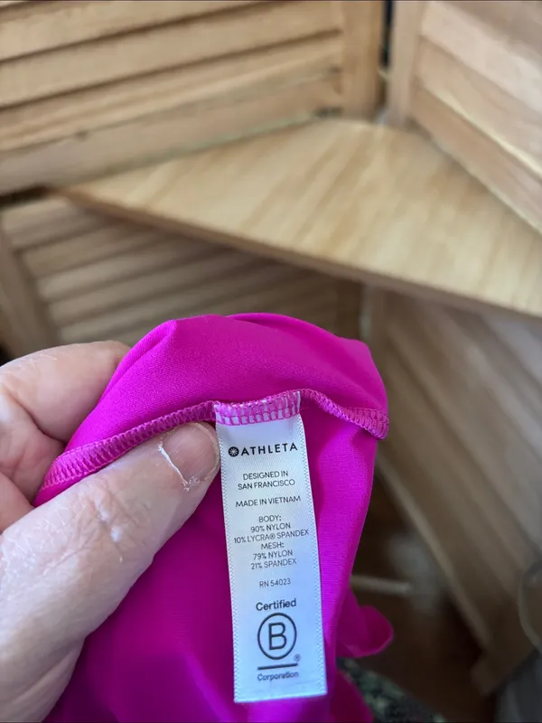 Athleta Bright Fuchsia Short Sleeve Tee With Mesh Insert Medium NWT - Image 5
