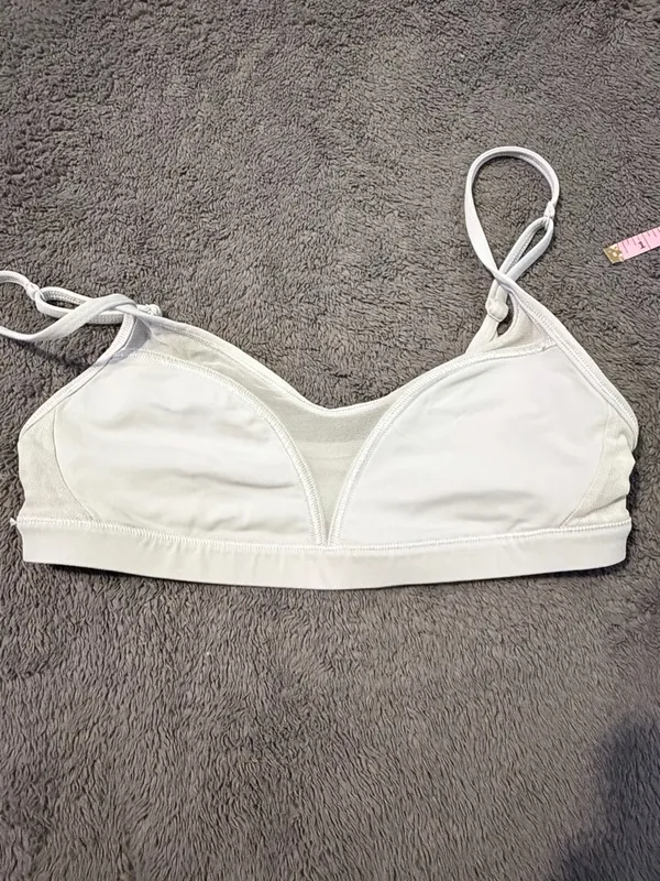 Lululemon sports bra size 4 - Image 5