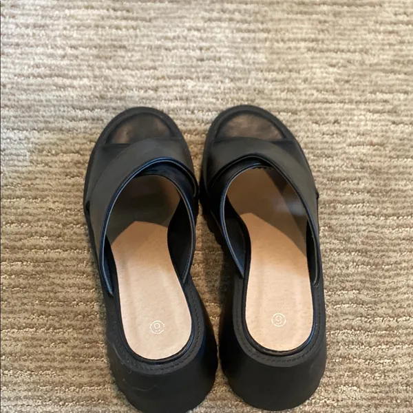 Elegant Black Women's Slide Sandals Size 9 - Image 2
