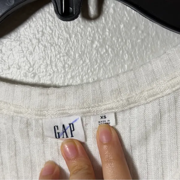 GAP‎ Women White Cream Ribbed Long Sleeve V-Neck Top Minimalist size XS - Image 4