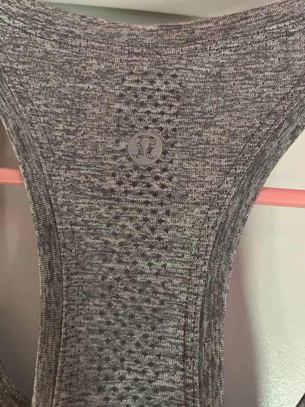 Lululemon Swiftly Racerback Tech Tank 2.0 Grey Slate/White Size 6 - Image 4