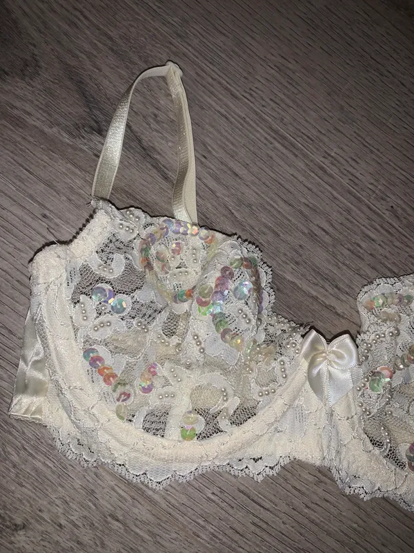 Victoria’s Secret Lace Bra 34B - Image 2