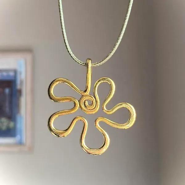Handmade Kawaii cute retro y2k style gold tone big flower necklace 💐🌀💓 - Image 2