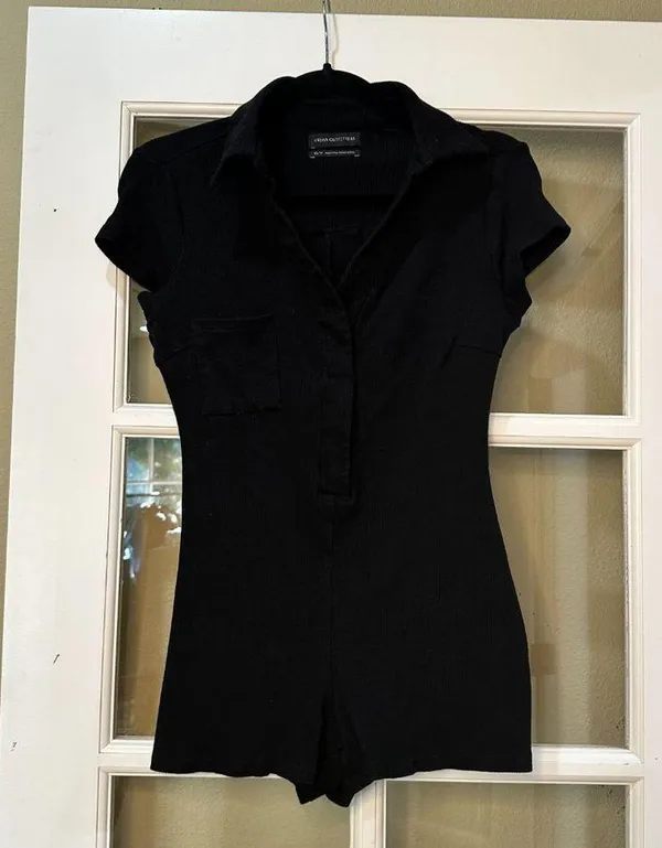 URBAN OUTFITTERS Ribbed Shorts Romper Jumper Onesie w Collar & V Neck - size XS - Image 2