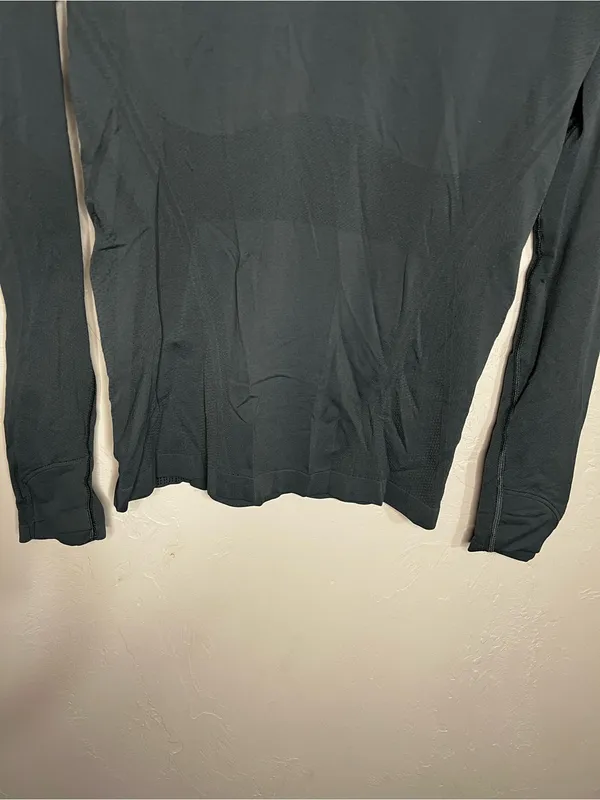 Athleta Momentum Seamless Contour Long Sleeve Athletic Performance Top‎ - Image 4