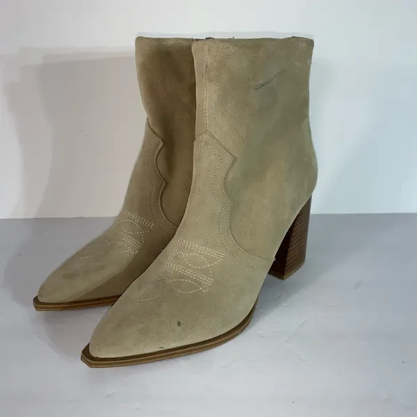 Steve Madden Stable and Sand Suede Booties Block Heel Zip Up Size 7.5M READ - Image 2