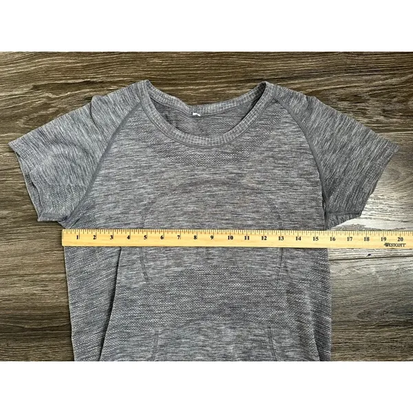 Lululemon Swiftly Tech Short Sleeve 2.0 Slate / White Size 10 - Image 3