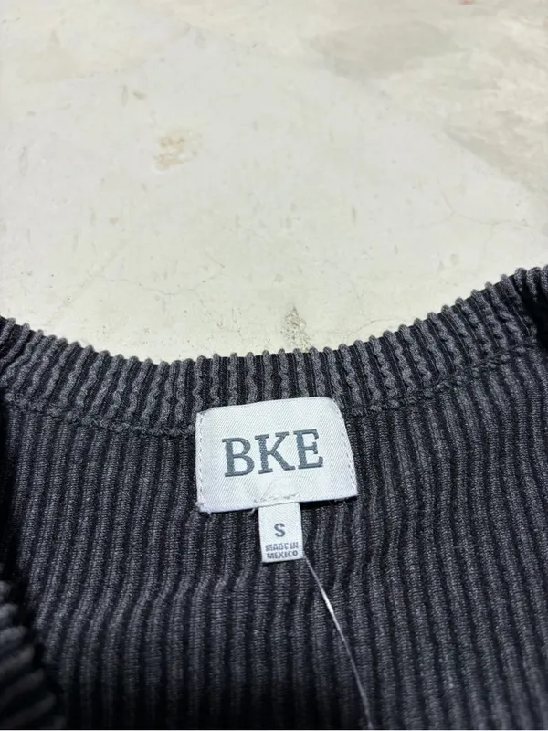 BKE NWT Short Sleeve Colorblock Ribbed Top - Oat black small MSRP$37 - Image 5
