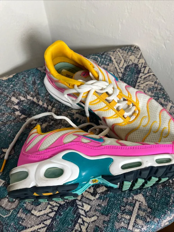 Nike Women's White Mesh Athletic Sneakers with Yellow & Pink Accents - Image 4