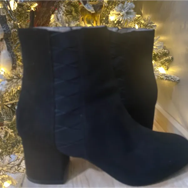 NINE WEST Qualner Black Faux Suede Ankle Boots Block Heel Side Zip Size 9.5 M - Image 2