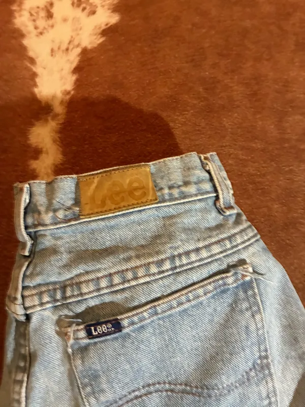 Riders By Lee Vintage women's shorts no size tag Waist - 28 inches Inseam - 6.5 inches Rise - 12 inches Hip - 18 inches - Image 6