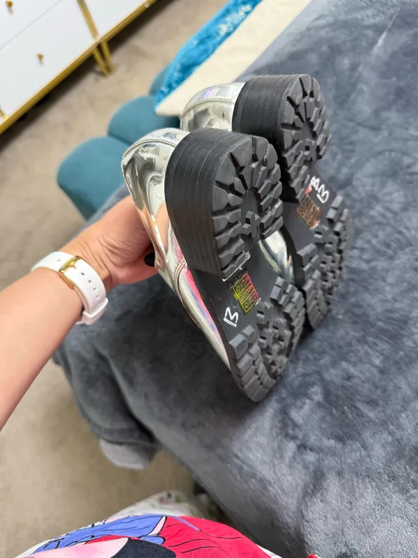 Aldo Silver metallic platform shoes with black ribbon laces. Size: US 7.5 #glamour #platformshoes #rave - Image 3