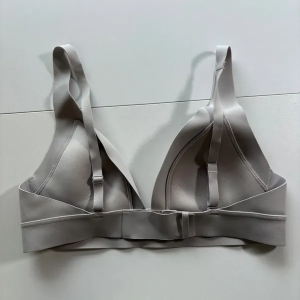Athleta Gray Essential Bra A-C‎ Seamless Bralette Sports Bra Wireless Size S - Image 2