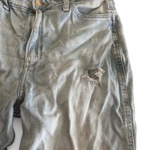 Hollister Ultra High-Rise Mom Jeans Light Wash Distressed Ripped Size 9R 29 - Image 5