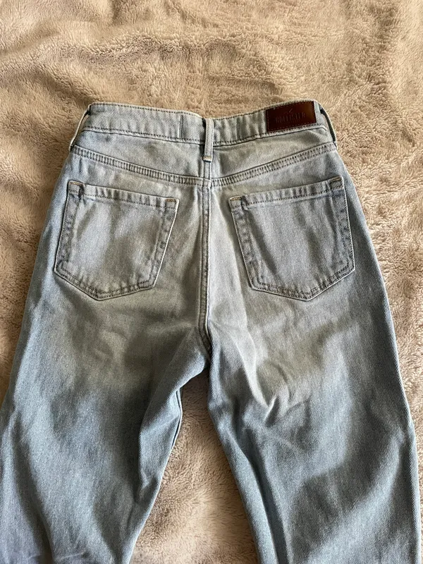 Hollister Light Wash Ripped Jeans - Image 6