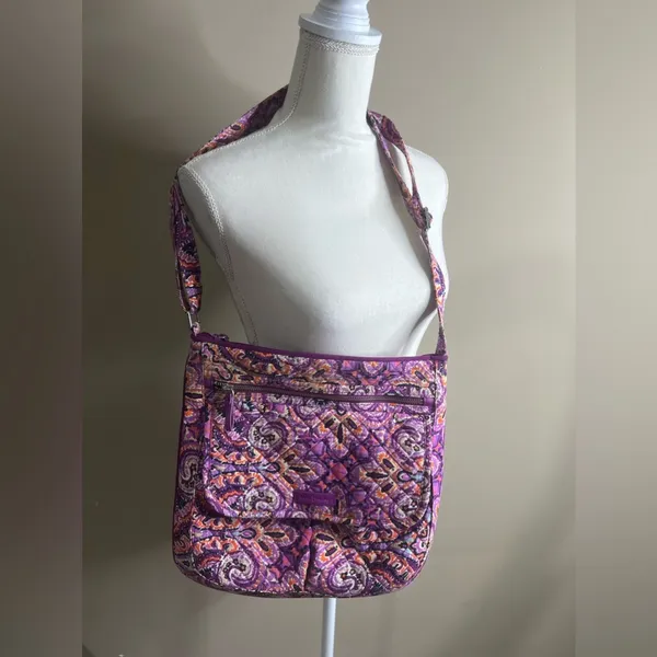 Vera Bradley Iconic Triple Zip Hipster Crossbody Purse Raspberry Medallion. - Image 3