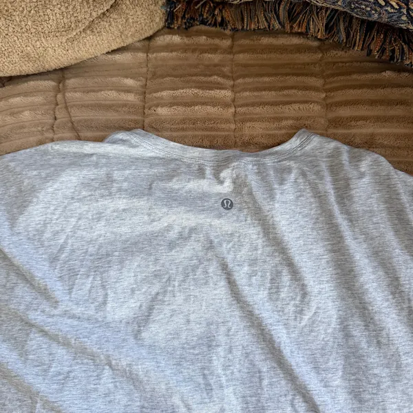 Lululemon Cates Grey Crop Tee Heather 10 - Image 4