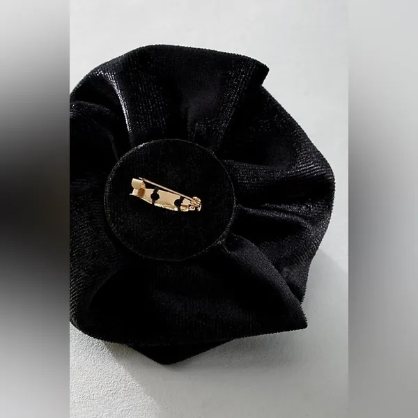 Free People Rosette Stud Pack NWT - Image 3