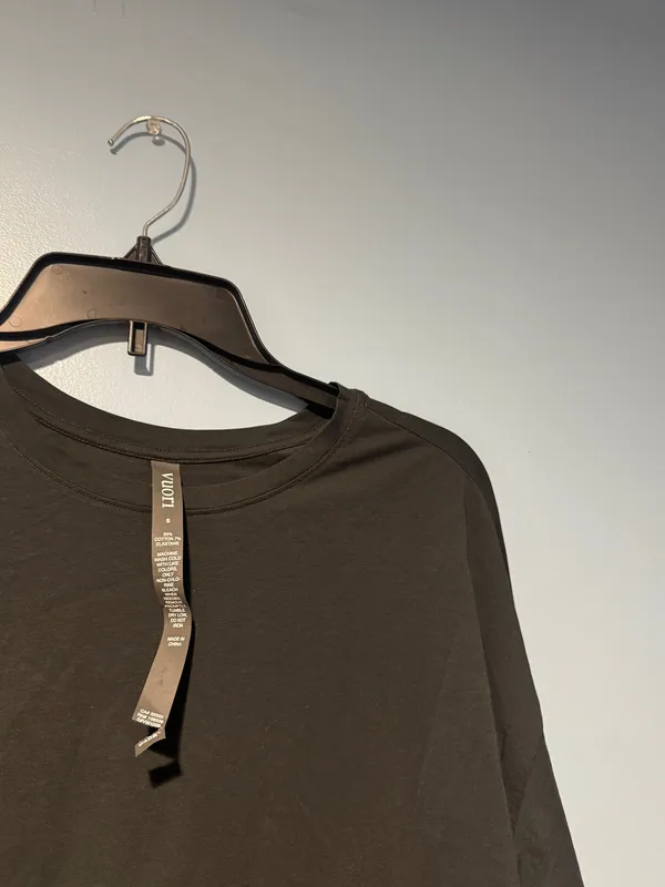 Vuori Long Sleeve Feather Tee - Image 4